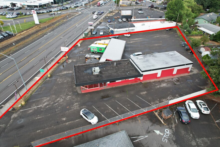 More Photos Of 1475 SE Tualatin Valley Hwy, Hillsboro Auto Dealership For Sale