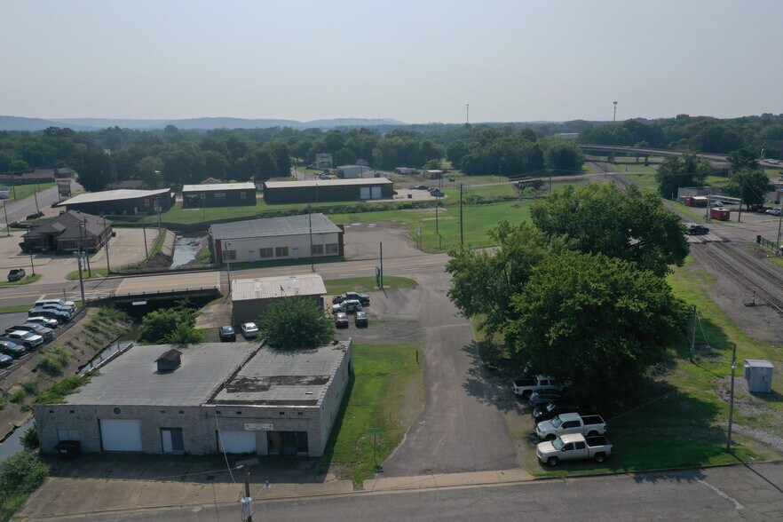 More Photos Of 301 N Commerce Ave, Russellville Warehouse For Sale