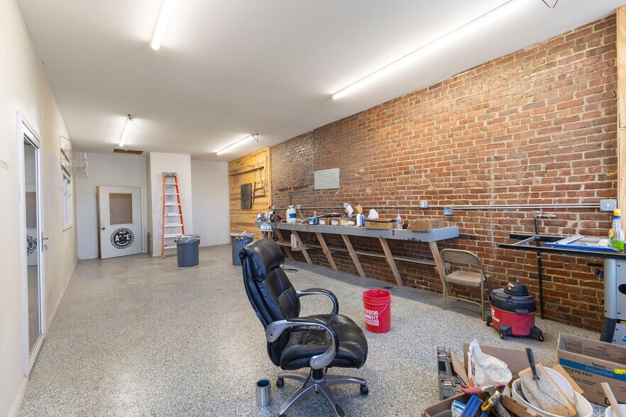 More Photos Of 535 W Reed St, Moberly General Retail For Sale