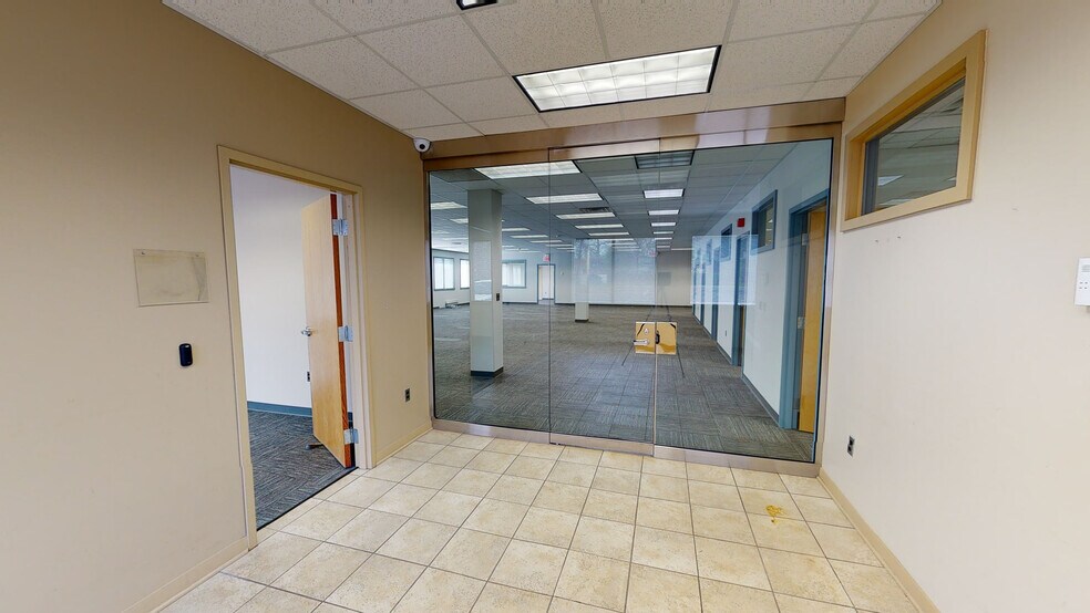 More Photos Of 3625 Quakerbridge Rd, Hamilton Medical For Lease