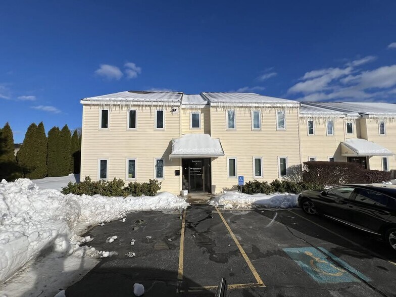 Primary Photo Of 4 Courthouse Ln, Chelmsford Medical For Sale