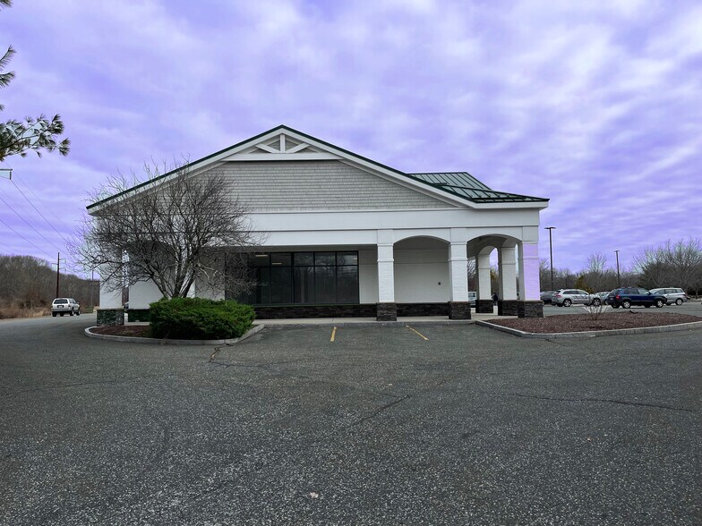 More Photos Of 1051 Ten Rod Rd, North Kingstown General Retail For Lease