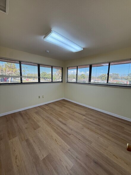 More Photos Of 5550 26th St, Bradenton Medical For Sale