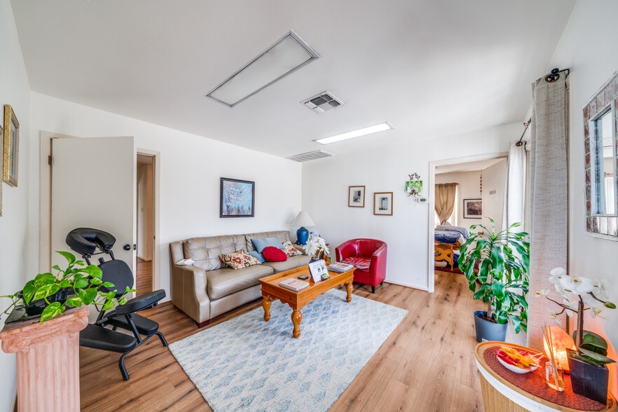 More Photos Of 7870 Broadway, San Antonio Medical For Sale