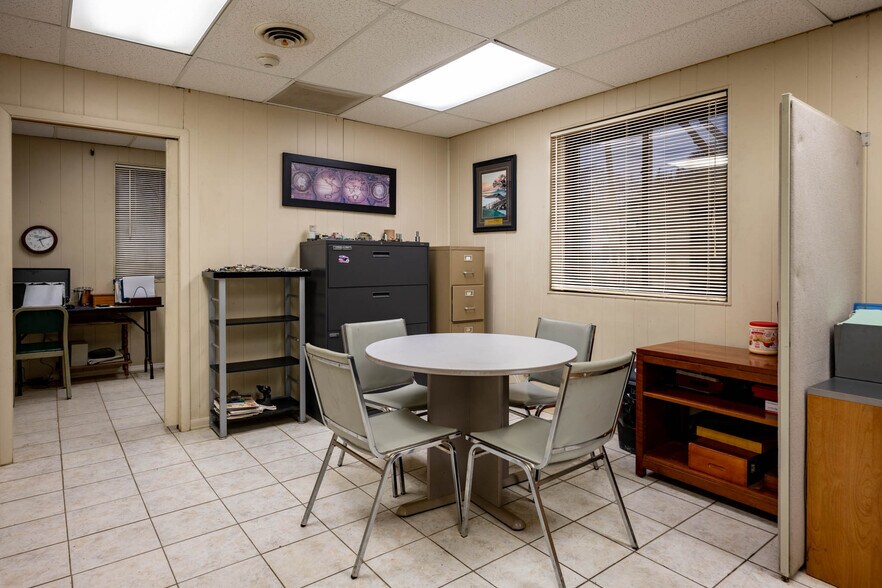 More Photos Of 170 Bennington Dr, Rochester Manufacturing For Lease