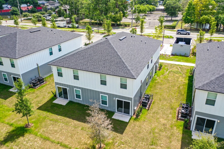 More Photos Of 9556 Hood Rd, Jacksonville Apartments For Sale