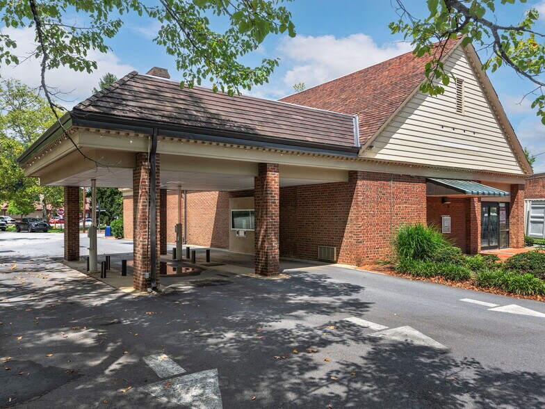 More Photos Of 11 Kitchin Pl, Asheville Bank For Lease