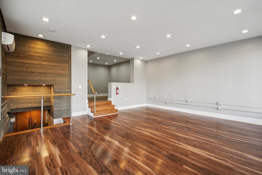 More Photos Of 229 S Easton Rd, Glenside Storefront Retail Residential For Sale