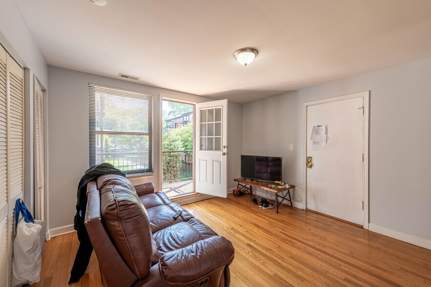 More Photos Of 7314-7322 N Winchester Ave, Chicago Apartments For Sale