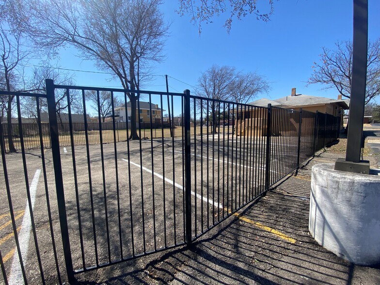 More Photos Of 2217 Hemphill St, Fort Worth Office For Sale