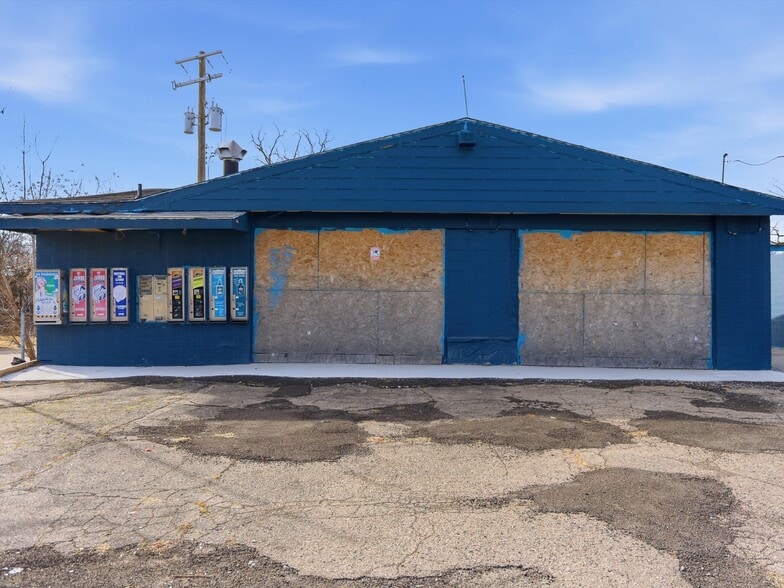 More Photos Of 684 Auburn Ave, Pontiac Auto Repair For Sale