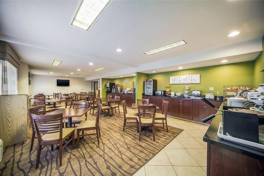 More Photos Of 303 23rd St, Columbus Hotel For Sale