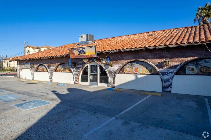 More Photos Of 114 E 11th St, Perris Restaurant For Sale