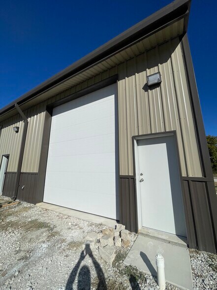 More Photos Of 615 FM 371, Gainesville Showroom For Sale