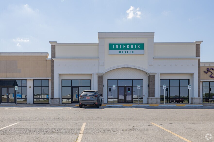 More Photos Of 1700-1726 S Division St, Guthrie General Retail For Lease