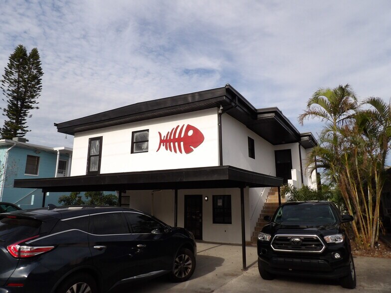 More Photos Of 14975 1st St E, Madeira Beach Apartments For Sale