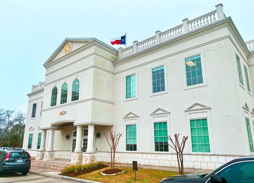 More Photos Of 815 W Davis St, Conroe Office For Lease