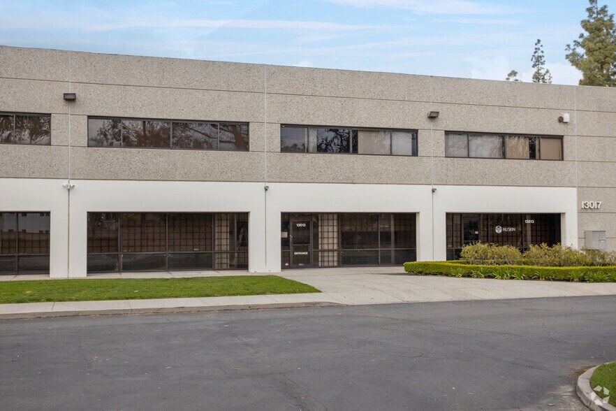 More Photos Of 13013-13017 166th St, Cerritos Warehouse For Lease