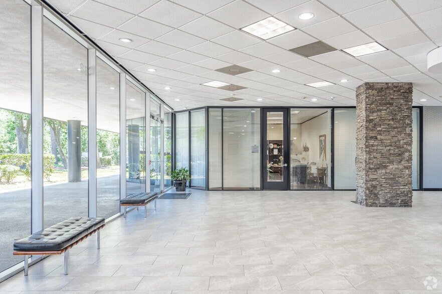 More Photos Of 3838 N Sam Houston Pky E, Houston Office For Lease