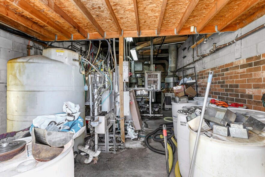 More Photos Of 3422 Flushing Rd, Flint Auto Repair For Sale