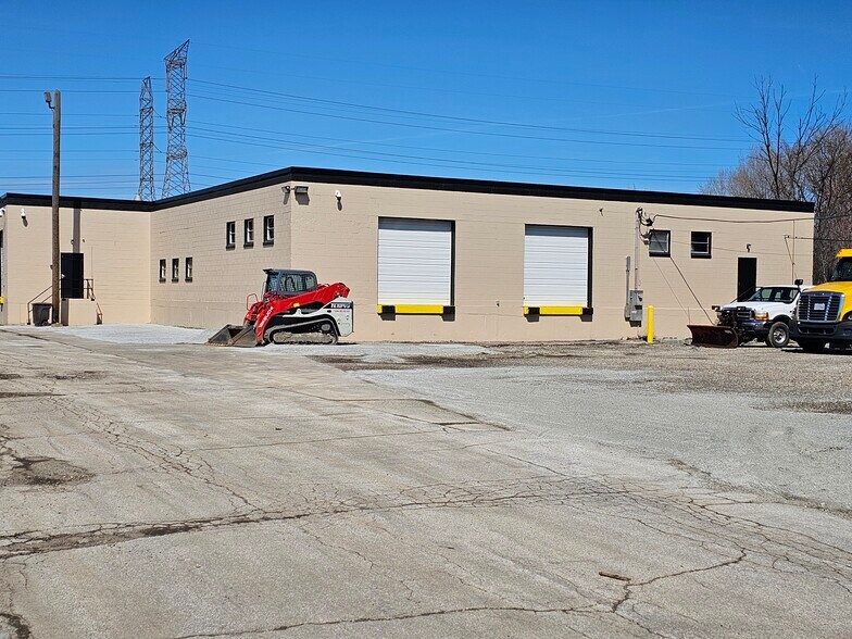 More Photos Of 2000 Dolton Rd, Calumet City Warehouse For Lease