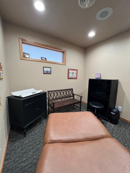 More Photos Of 77 Adcock Dr, Alamosa Healthcare For Sale