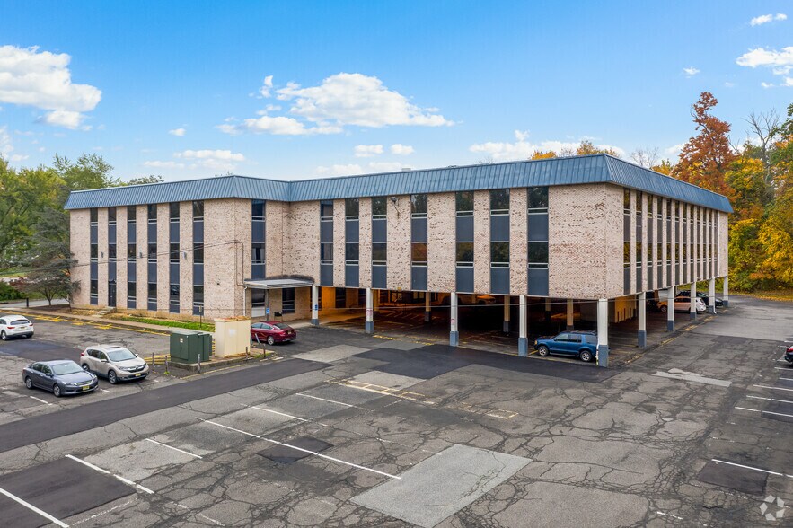 More Photos Of 25 Lindsley Dr, Morristown Medical For Lease