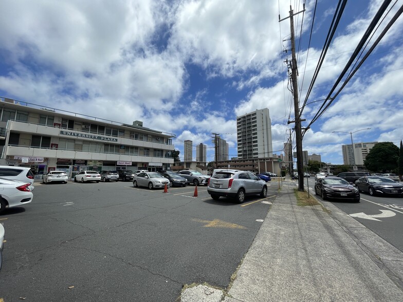 More Photos Of 931 University Ave, Honolulu General Retail For Sale