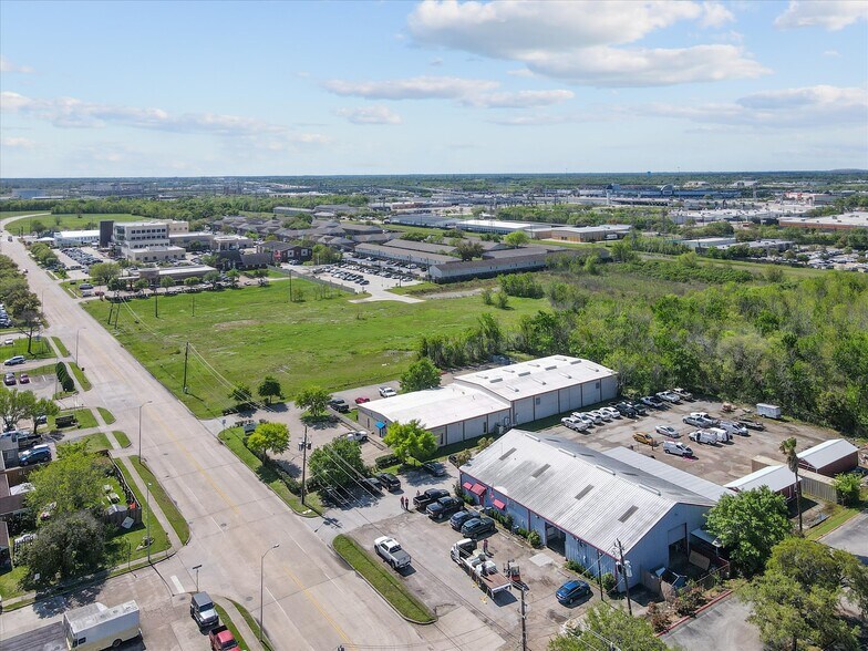 More Photos Of 615 Texas Ave, Webster Warehouse For Sale