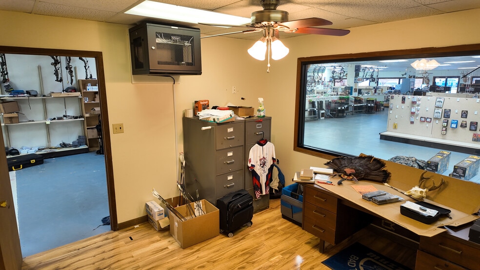 More Photos Of 45 Job Corp Rd, Pine Knot Flex For Sale