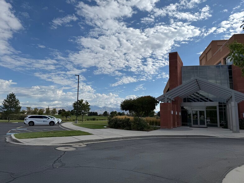More Photos Of 2479 S Lake Park Blvd, West Valley City Office For Sale