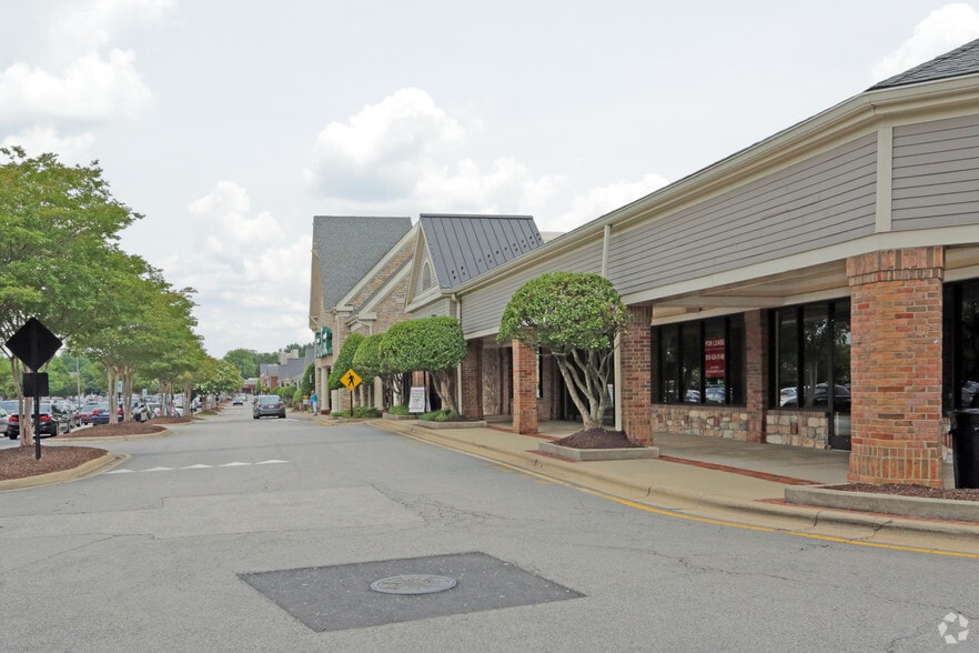 More Photos Of 213-450 Crossroads Blvd, Cary General Retail For Lease