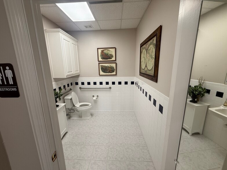 More Photos Of 1316 Village Creek Dr, Plano Office For Lease