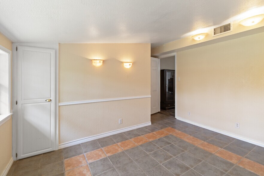 More Photos Of 750 N US Highway 287, Palestine Multifamily For Sale