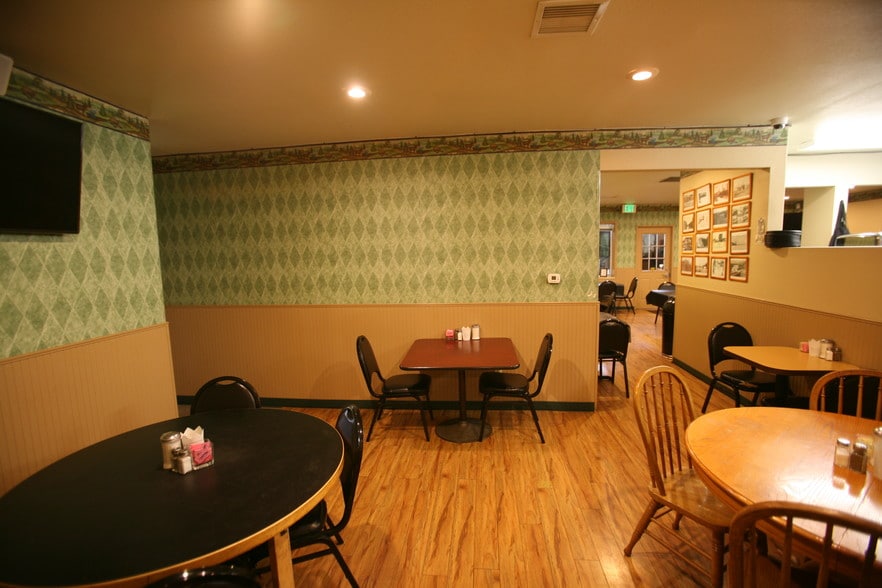 More Photos Of 31815 E Historic Columbia RI Hwy, Troutdale Convenience Store For Sale