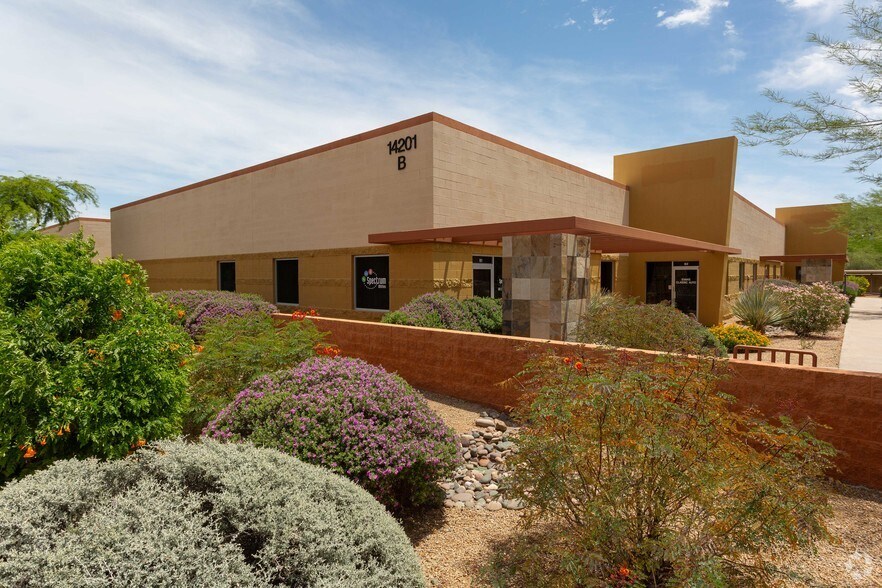 More Photos Of 14201 N Hayden Rd, Scottsdale Showroom For Sale