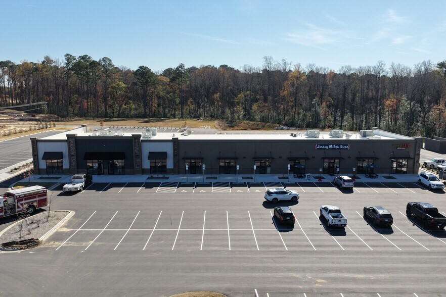 More Photos Of 5533 Corporation Drive, Hope Mills General Retail For Lease