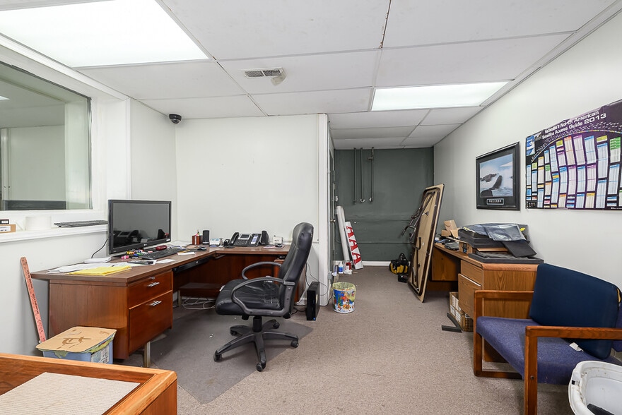 More Photos Of 7164 Kaw Dr, Kansas City Warehouse For Sale