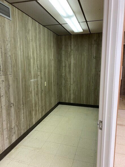 More Photos Of 3909 Witmer Rd, Niagara Falls Freestanding For Lease