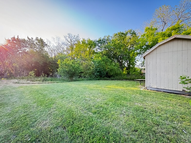 More Photos Of 1419 S Main St, Weatherford Storefront Retail Office For Sale