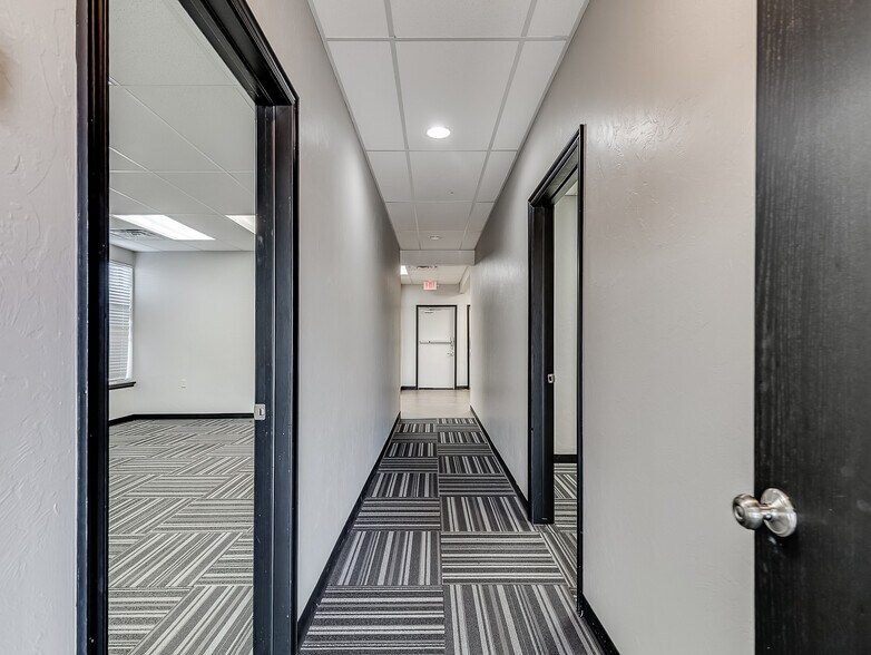 More Photos Of 17311 NE 23rd St, Choctaw Office For Sale