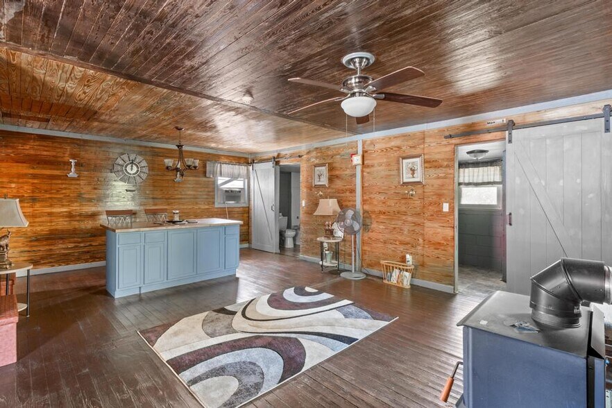 More Photos Of 450 S Oak St, Jackson Storefront Retail Office For Sale