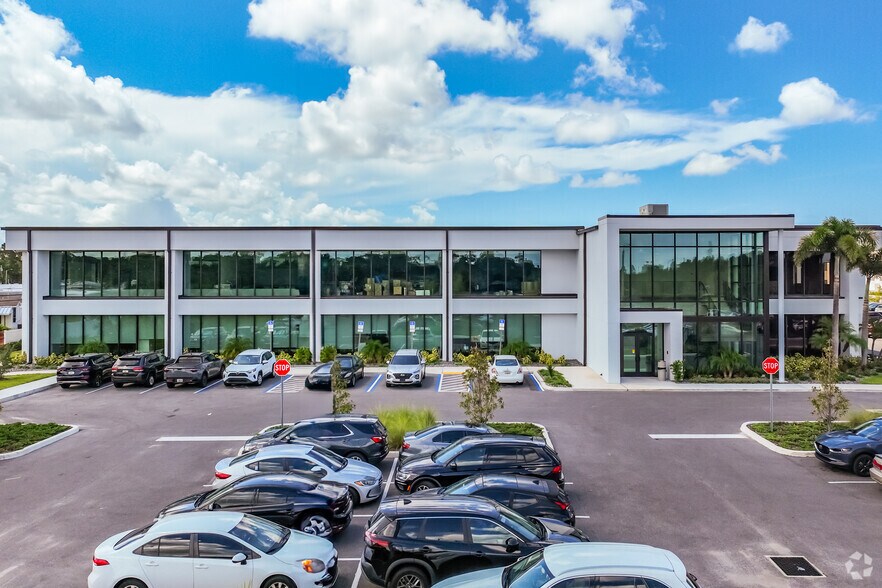 More Photos Of 8550 Ulmerton Rd, Largo Office For Lease