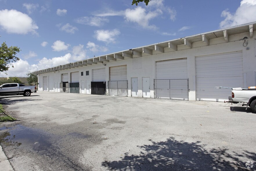 More Photos Of 374 SW 4th Ct, Dania Warehouse For Lease