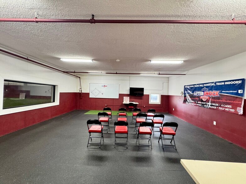 More Photos Of 64 Commonwealth Ave, Bristol Health Club For Sale