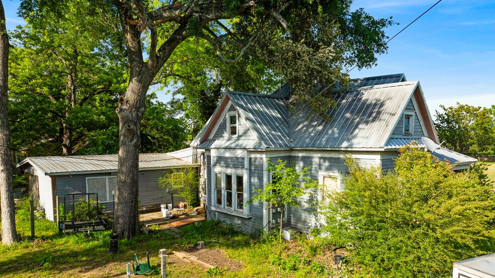 More Photos Of 1975 E Cherry St, Paris Land For Sale