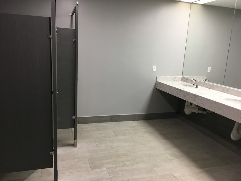 More Photos Of 9015 Mountain Ridge Dr, Austin Medical For Lease