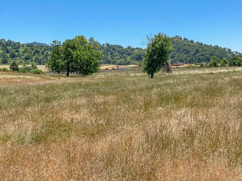 More Photos Of 8017 Old Highway 99 N, Roseburg Distribution For Sale