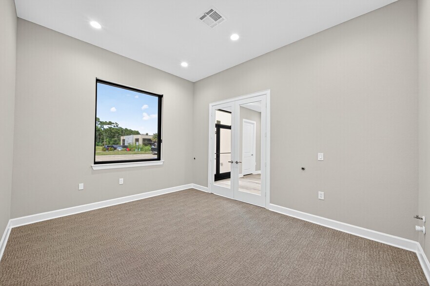 More Photos Of 13803 Madera Run, Humble Office For Sale