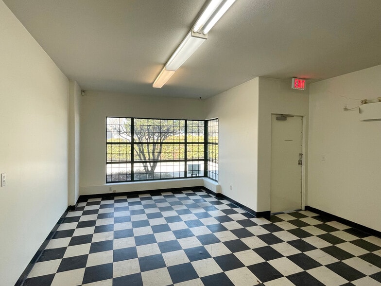 More Photos Of 17 Fawcett Rd, Coquitlam Warehouse For Lease